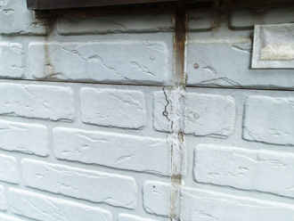 練馬区大泉町にて外壁塗装前の調査、塗膜が劣化した窯業サイディングとモルタル外壁にナノコンポジットWをおすすめ