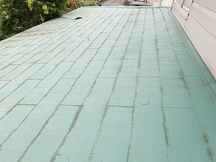 練馬区関町にて化粧スレートの調査、築19年経過して苔が繁殖したスレートにファインパーフェクトベストによる塗装工事をご提案