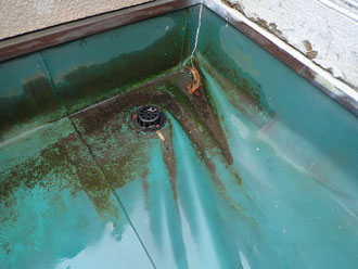 台東区浅草で波が打ったようになってしまったバルコニーの床のご相談