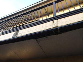 板橋区で賃貸に出している戸建てのバルコニー修理のご相談