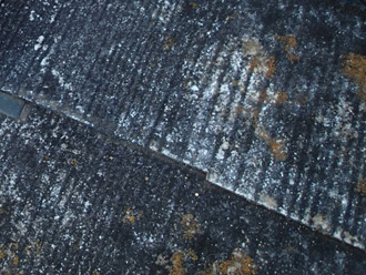 杉並区天沼より屋根メンテナンスの点検調査、築24年で傷んだスレート屋根にベスコロフィラーによる下塗りとファインパーフェクトベストによる塗装工事をおすすめ