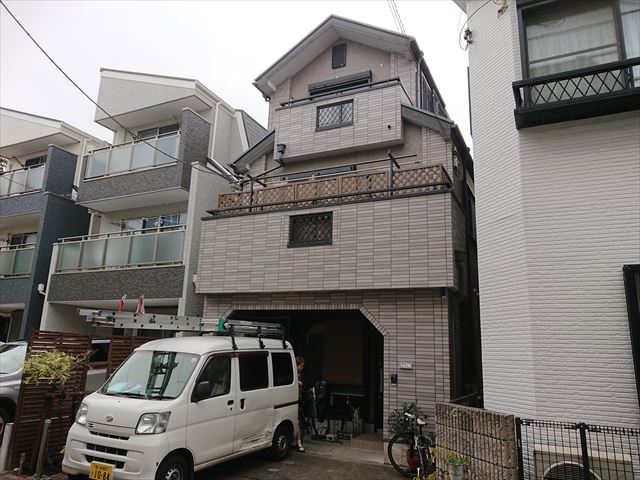 北区東十条にてサイディング目地のシーリングが硬化したお宅の点検