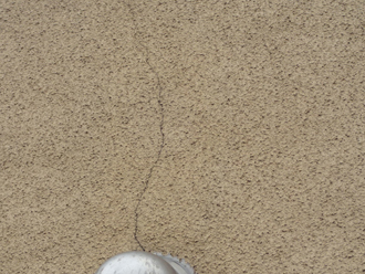 江戸川区｜モノプラル外壁のひび割れを点検