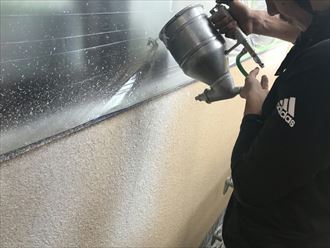 葛飾区でマンション外壁の部分塗装とクラック跡処理塗装を実施