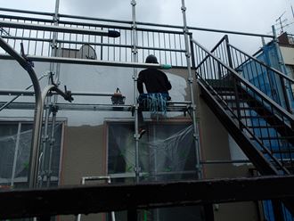 墨田区の超耐候性塗装工事下塗りはダイヤセラトーシツを使います