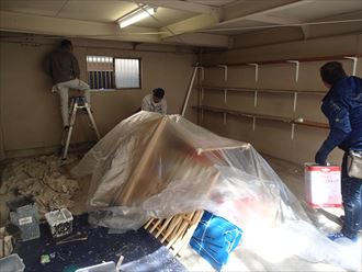 江戸川区西葛西でガレージ内部の塗装、パーフェクトトップの水性と溶剤の使い分け