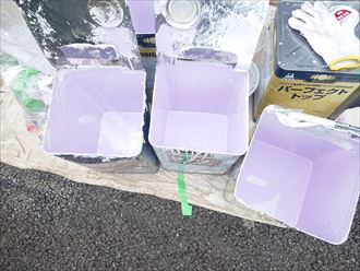 江戸川区のアパート外壁には紫系の二色塗り分けを行います