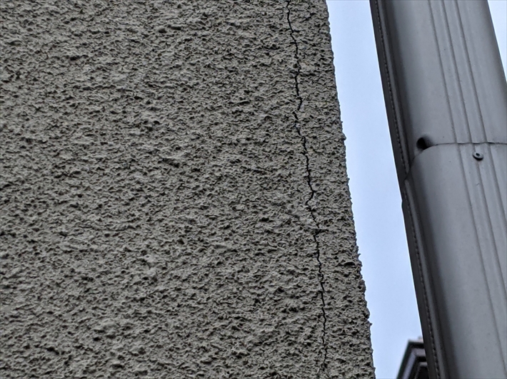 町田市小山町にて外壁塗装のご相談、クラックが気になる方にお勧めの塗料がございます。