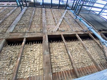 文京区白山で外壁貼り替え工事に伴い貼り換えないモルタル壁の塗装を行いました