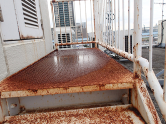 ビルの屋上の手摺り・鉄骨階段塗装｜江東区