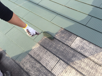 成田市公津で築23年になるアパートのスレート屋根に藻が発生、フッ素塗料のサーモアイ4Fで屋根塗装