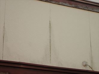 君津市北久保で外壁に塗膜の剥がれや苔が発生、外壁塗装をご提案