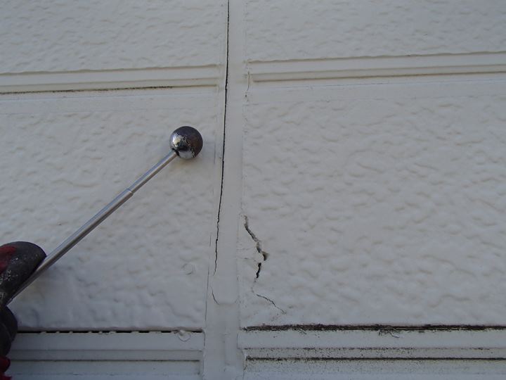 千葉市稲毛区園生町にてサイデイングの経年劣化、ラジカル制御型塗料で防水性を高めます