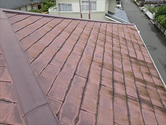 君津市大和田で2回目の屋根塗装、前回の塗り替えから15年が経過した屋根を調査