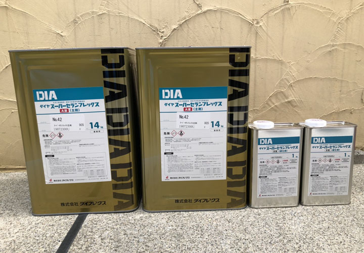 市川市真間でモルタル外壁にクラックと藻が発生！水性塗料のスーパーセランフレックスで外壁塗装