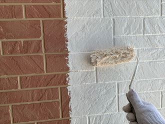 佐倉市江原で行った外壁塗装工事で日本ペイントのパーフェクトサーフで下塗りを実施