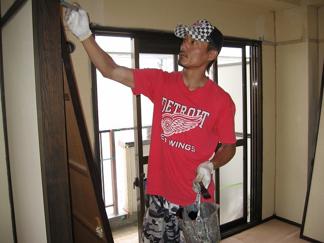 福島市で住宅改修に伴い内部の木枠や建具の塗装工事を施工しました