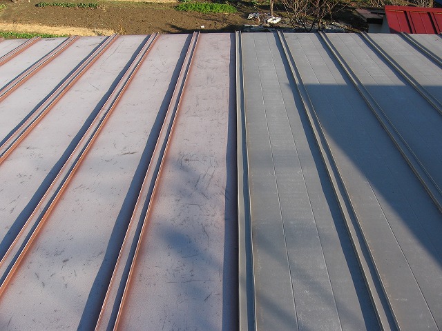 福島市の学校の屋根、トタン屋根塗り替え、塗装工事の現場調査