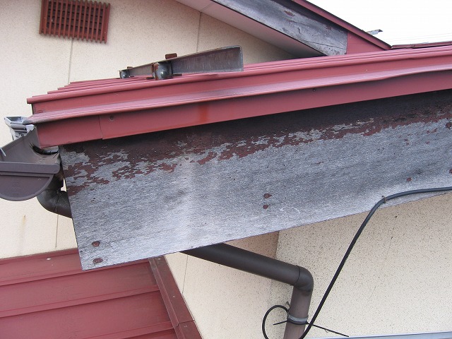 桑折町の平屋の住宅でトタン屋根塗装と破風板塗装の現場調査に行きました
