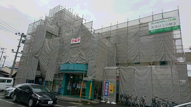 福島市太田町の貸店舗ビルで外壁塗装が始まり、塗装工事の注意点