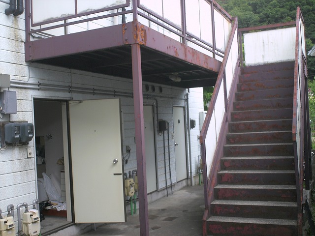 福島市でアパートの外壁塗装、鉄骨階段塗装、シーリングの打ち替え、現調