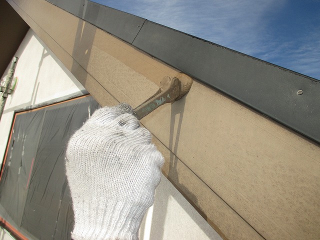 福島市の病院塗装工事で、破風板塗装、雨樋塗装をウレタンで施工
