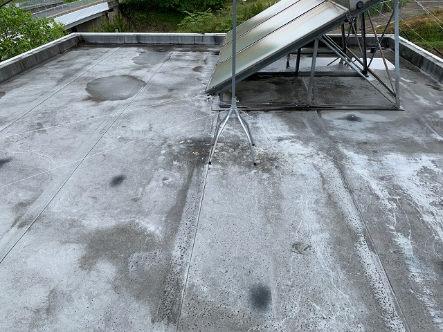 福島市大森で２階のスラブ屋根のシート防水の状況確認