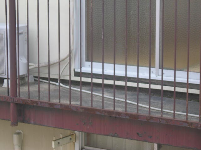 福島市大森でアパートのベランダ鉄骨の錆の発生について現調