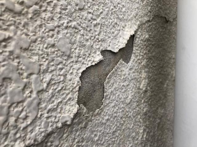 岐阜市で外壁の塗膜が膨れ剥がれてしまいALC施工が必要な現場