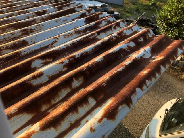 岐阜県岐阜市でトタン屋根がサビて塗り替えが必要な現場